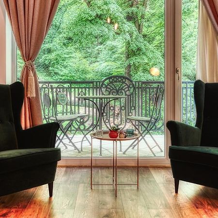 Nature Apartment - Minutes Away From The Old Town And Afi Mall Брашов Экстерьер фото