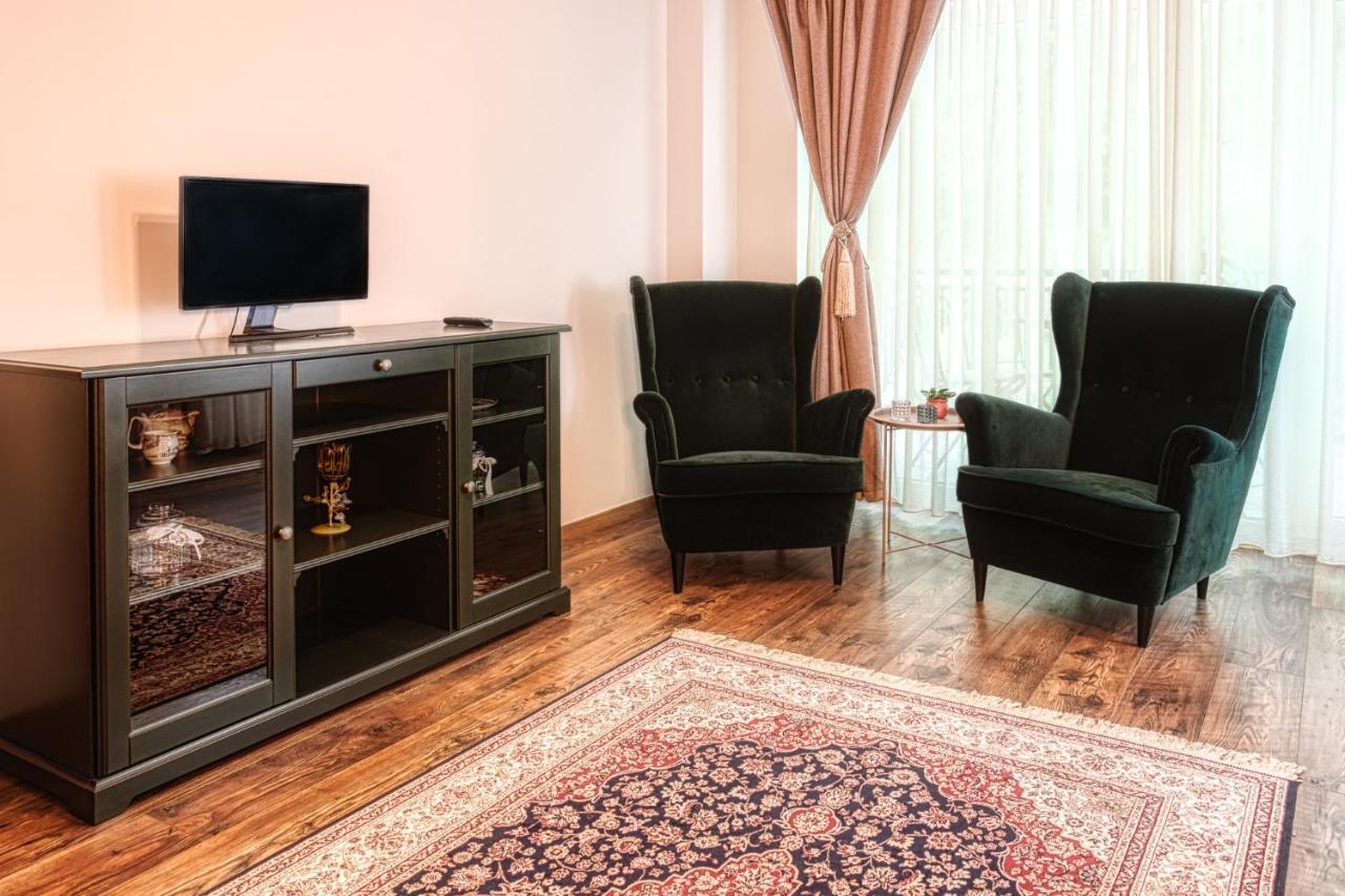Nature Apartment - Minutes Away From The Old Town And Afi Mall Брашов Экстерьер фото
