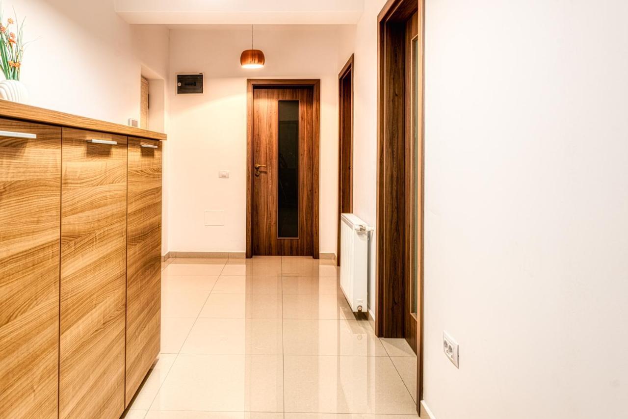 Nature Apartment - Minutes Away From The Old Town And Afi Mall Брашов Экстерьер фото