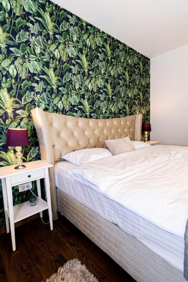 Nature Apartment - Minutes Away From The Old Town And Afi Mall Брашов Экстерьер фото